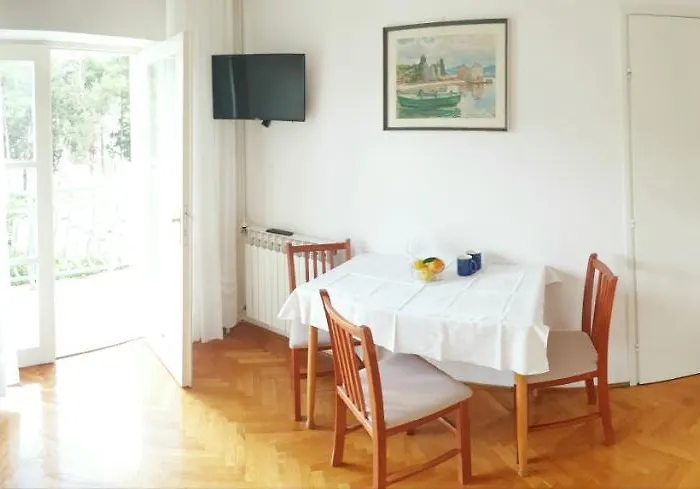 Lucija * Stari Grad (Hvar)