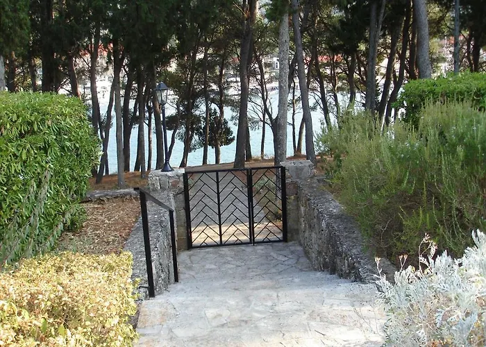 Lucija Stari Grad (Hvar)